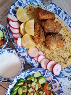 صورة لوصفة سمك مقلي مع رز بشعيرية
