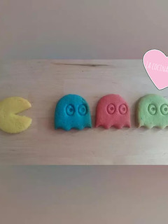 Una foto de Galletas de colores (cookies pacman / galletitas comecocos) 😋