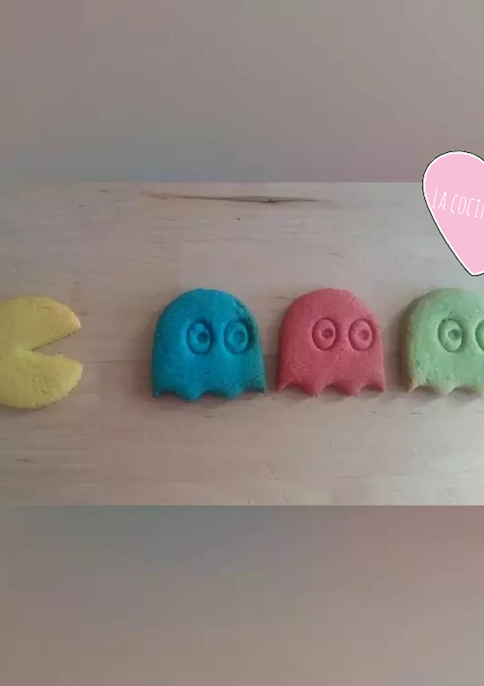 Una foto de Galletas de colores (cookies pacman / galletitas comecocos) 😋