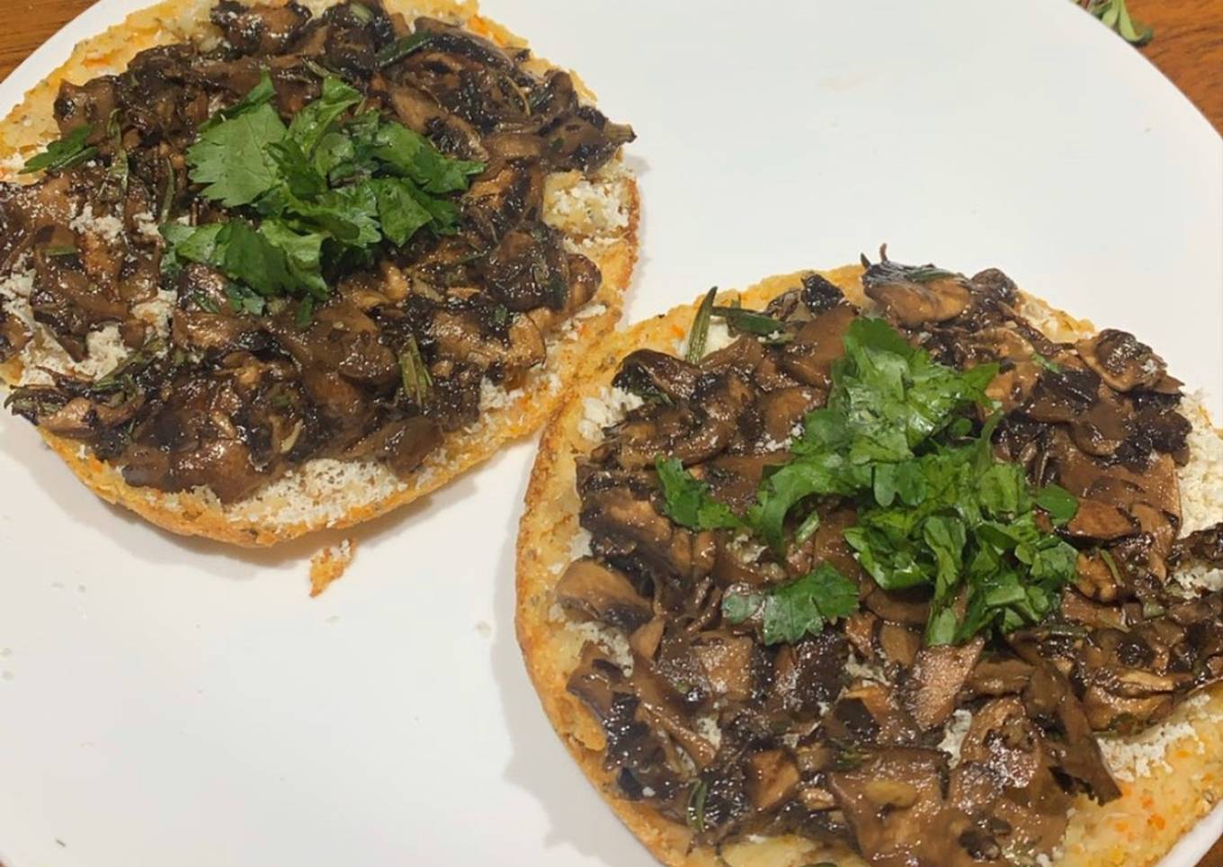 Champiñones portobello marinados