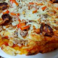 Una foto de Pizza con base de coliflor