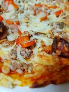 Una foto de Pizza con base de coliflor