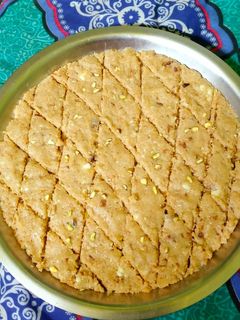 प्योर मावे की बर्फी (Mawe ki barfi recipe in hindi) रेसिपी मुख्य फोटो