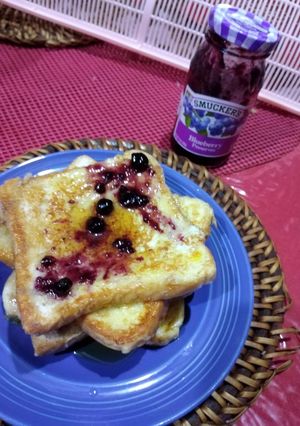 A picture of Blueberry French Toast.