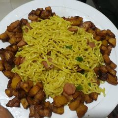 A picture of Noddles with fried plantain.