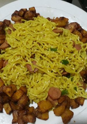 A picture of Noddles with fried plantain.
