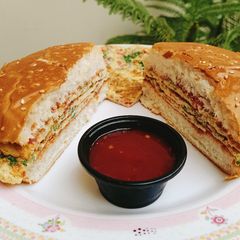 A picture of Ginger Flavoured Omelette Burger 🍔🍔.