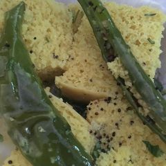 A picture of Dhokla.