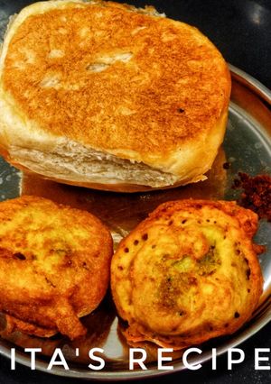 A picture of Vada pav.