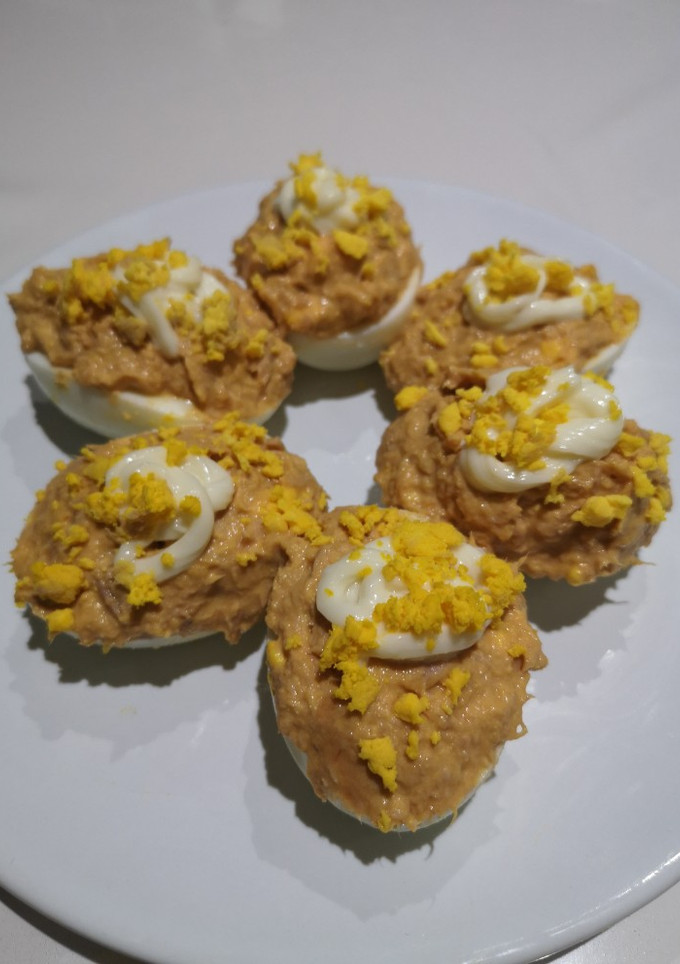 Una foto de Huevos rellenos