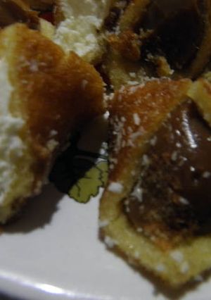 Una foto de Pañuelitos de pionono con dulce de leche y crema chantilly