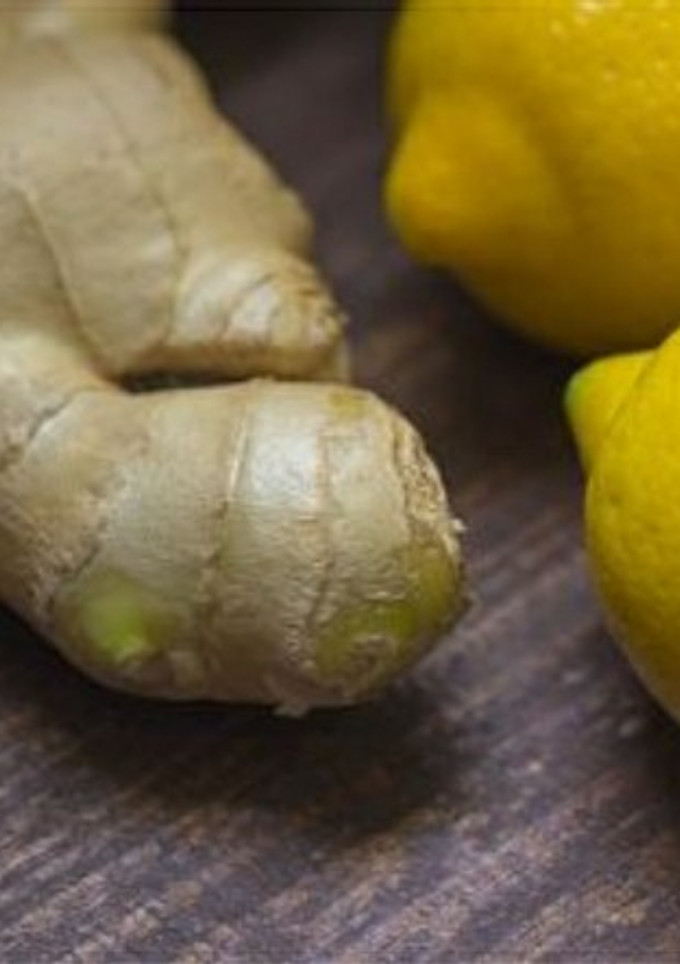Una foto de Té verde con limón y jengibre para perder peso