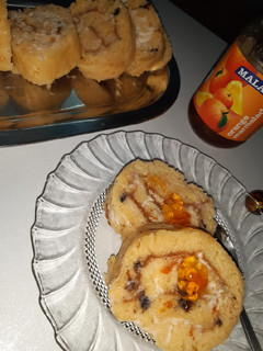 A picture of Orange marmalade swiss roll.