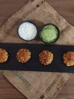સાબુદાણા ના વડા (Sabudana Vada Recipe In Gujarati) રેસીપી મુખ્ય ફોટો