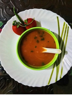 टोमेटो सूप (टमाटर का सूप) (Toamato soup / tamatar ka soup recipe in hindi) रेसिपी मुख्य फोटो