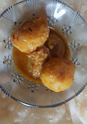 লুচি আলুর দম (luchi aloor dum recipe in Bengali) রেসিপির প্রধান ছবি