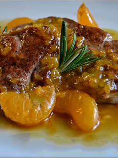 Una foto de Solomillo de cerdo con mandarinas