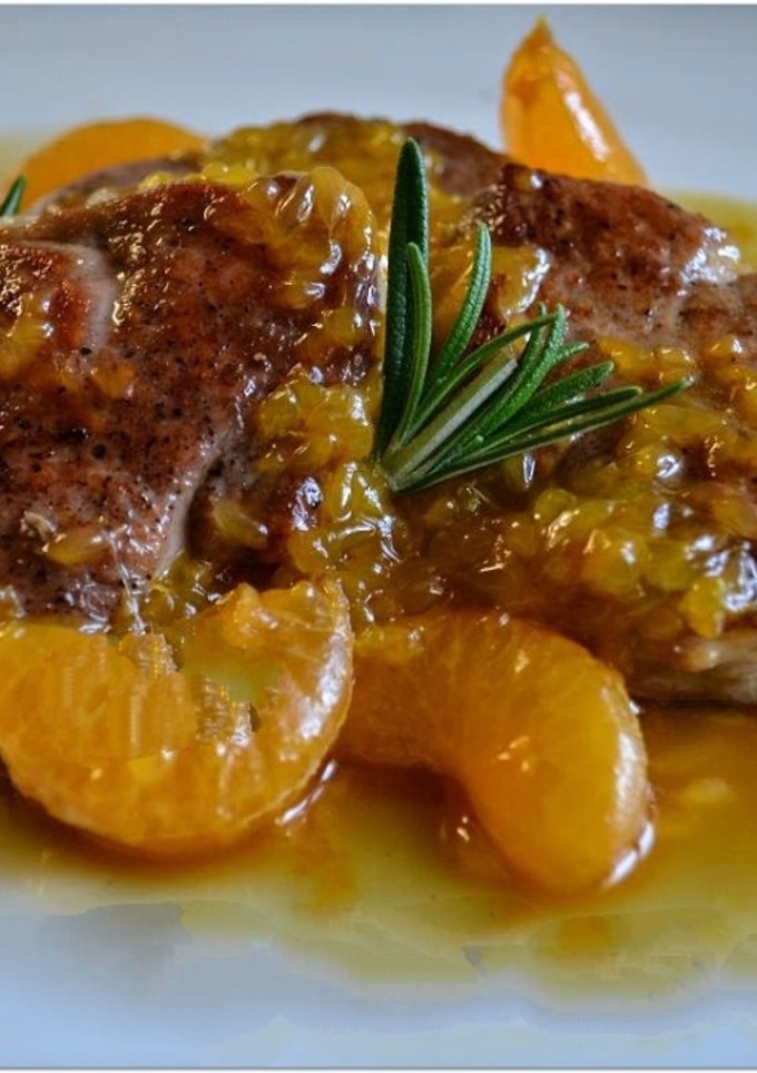 Una foto de Solomillo de cerdo con mandarinas
