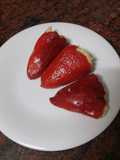Pimientos del piquillo rellenos de merluza y palitos de cangrejo