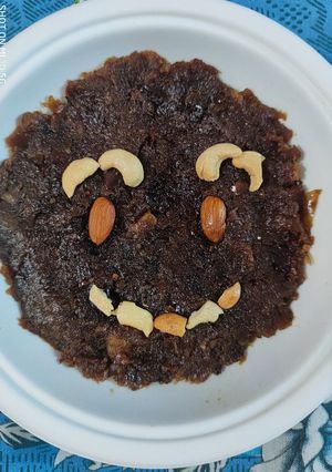 A picture of Apple Dryfruit Halwa.
