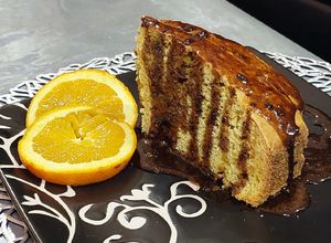 Una foto de Queque de Naranja con Syrup de Chocolate Fast & Easy 🍊🍫
