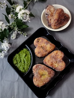 શક્કરિયા બટાકા ની કટલેસ (Shakkariya Bataka Cutlet Recipe In Gujarati) રેસીપી મુખ્ય ફોટો