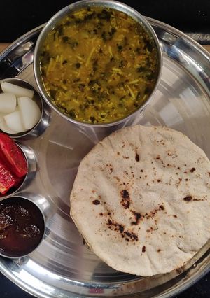 हरी मिर्ची की दाल(hari mirchi ki daal recipe in hindi) रेसिपी मुख्य फोटो