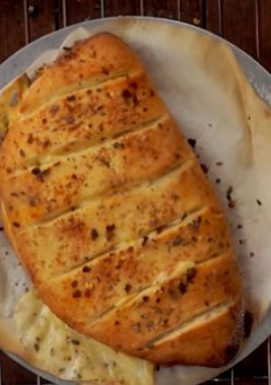 A picture of Cheese garlic bread sticks| cheesy garlic stick | 2020.