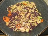 Currys wok 🍳 tészta 🍜 zöldségekkel 🥕🌶️🥦 és ➕ lilakáposztával 🥬