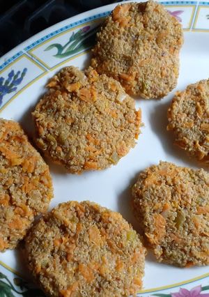 Una foto de Hamburguesas de quinoa y zanahoria (vegana)