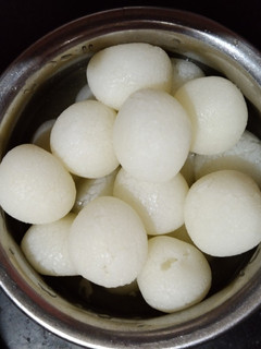 रसगुल्ला (rasgulla recipe in Hindi) रेसिपी मुख्य फोटो