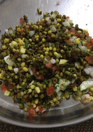 A picture of Sprouted moong salad.