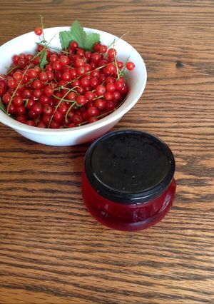 A picture of Redcurrent jelly.