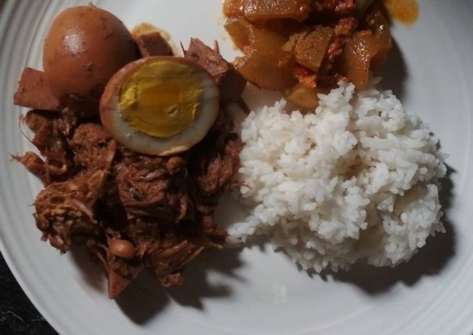 Gudeg dan krecek kikil