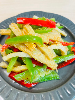 鹽麴魚板青椒|過熱水蒸氣烤箱微波爐 的食譜成品照片