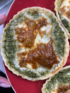 Una foto de Tartitas de acelga & ricota