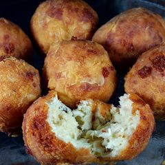 A picture of Crispy chicken parm & mozzarella cheese balls.