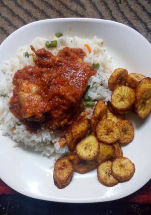 A picture of Vegetable rice with plantains.