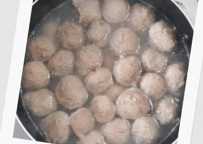  Resep Bakso Sapi Homemade Super Kenyal tanpa es batu oleh Stefani 
