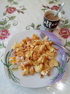 Gyors reggelim 🥐🥚🧀🥩🥐 recept fotója