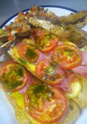 Una foto de Bruschettas diferentes
