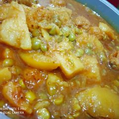 A picture of Aloo Matar.