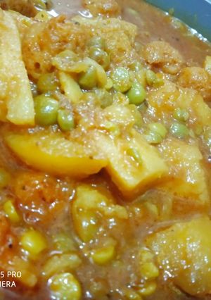 A picture of Aloo Matar.