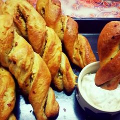 A picture of Twisted garlic bread sticks.