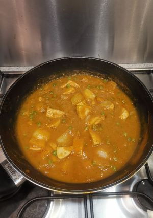 A picture of Chinese Style Chicken Curry.