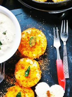 પોડી ઈડલી(podi idli recipe in Gujarati) રેસીપી મુખ્ય ફોટો