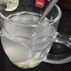 A picture of Lemon water.