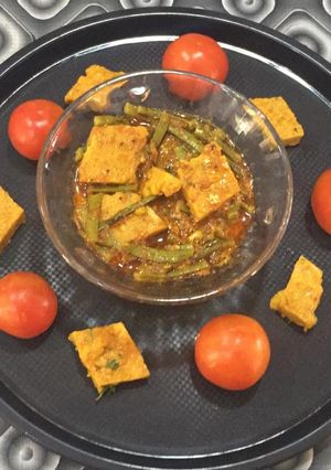 A picture of Cluster(guvara) beans dhokli curry.