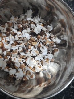 வெள்ளை சோளம் பாப் கார்ன் (Vellai solam pop corn recipe in tamil) செய்முறை முக்கிய புகைப்படம்