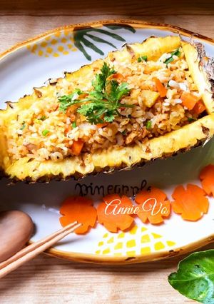 Hình của món Cơm chiên trái thơm.